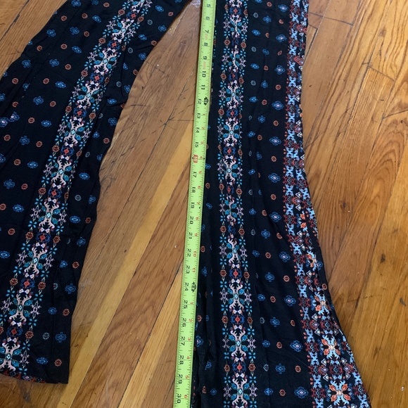 Printed Bell Buttom Yoga Pants - Picture 6 of 7